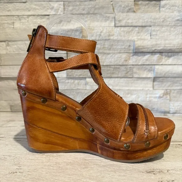 Bed Stu Princess Studded Cognac Leather Platform Wedge Sandals Size 9M NEW