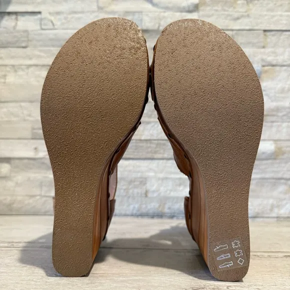 Bed Stu Princess Studded Cognac Leather Platform Wedge Sandals Size 9M NEW