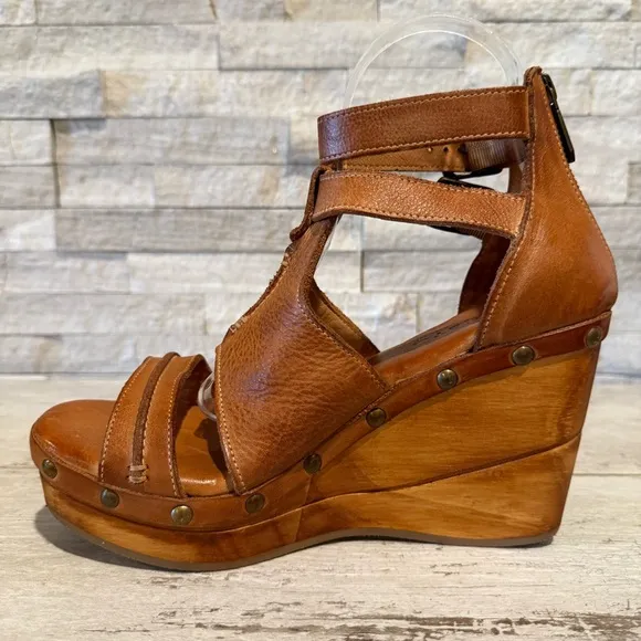Bed Stu Princess Studded Cognac Leather Platform Wedge Sandals Size 9M NEW
