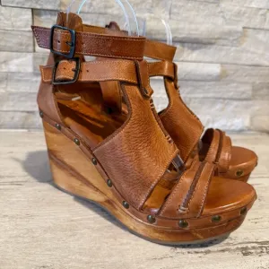 Bed Stu Princess Studded Cognac Leather Platform Wedge Sandals Size 9M NEW