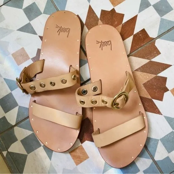 Beek Maleo Leather Sandals in Sand