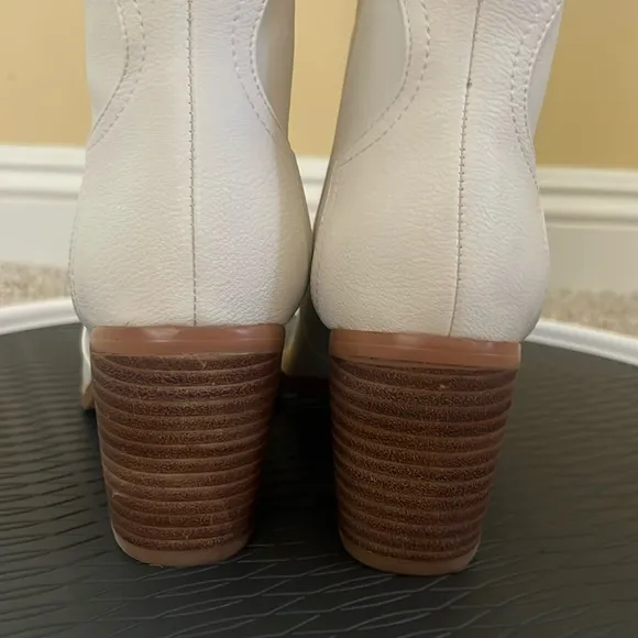 Billini Novena western off-white woman’s knee high boots Size 10