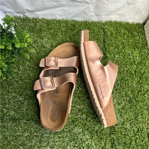 Birkenstock Arizona KidsBirko-Flor- Electric Metallic Copper$59.95 gently used