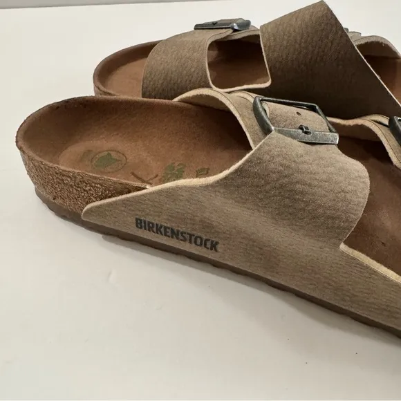 Birkenstock Arizona Men’s 9 tan sandals
