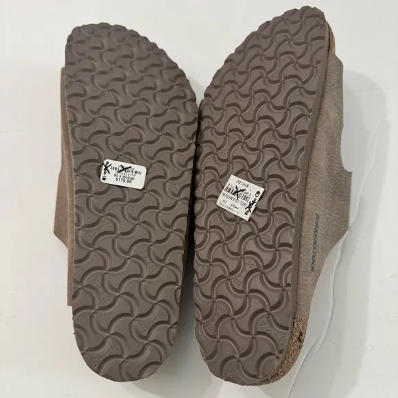 Birkenstock Arizona Men’s 9 tan sandals