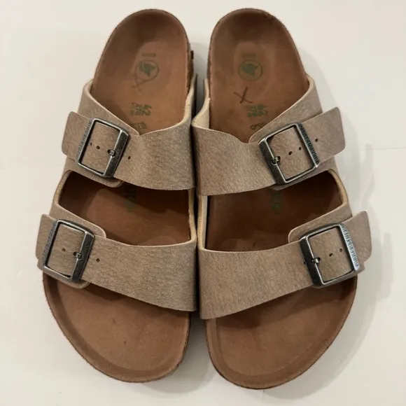 Birkenstock Arizona Men’s 9 tan sandals