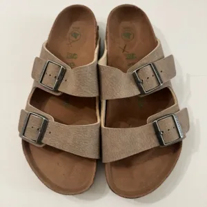 Birkenstock Arizona Men’s 9 tan sandals