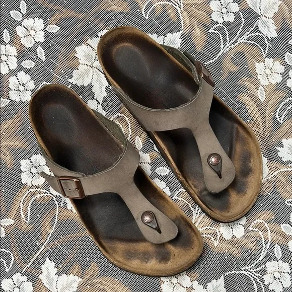 Birkenstock Gizeh Leather Sandals