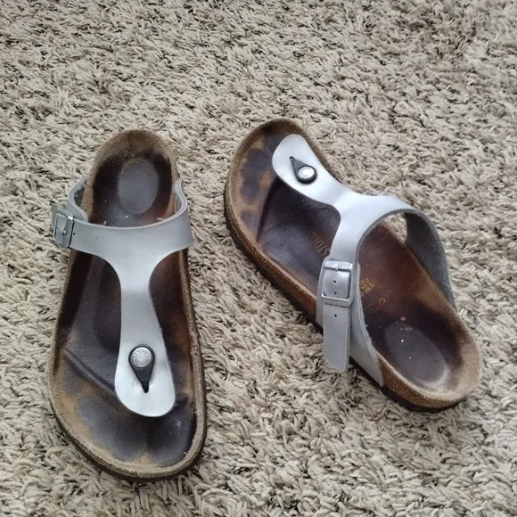 Birkenstock gizeh silver leather flat sandals sz 39/8