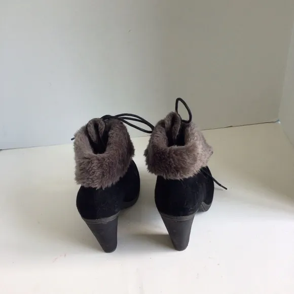Bjorndal Falan Womens Black Suede Heels Boots With Faux Fur Accent Size 6