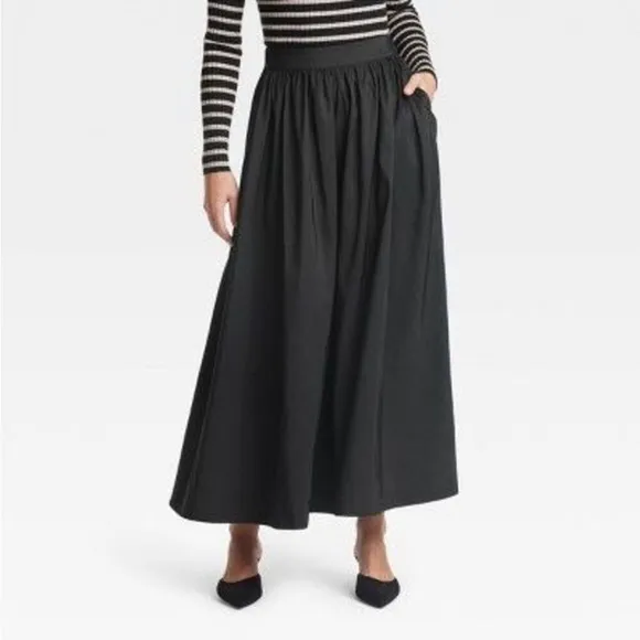 Black maxi flowy skirt with side pockets &amp; elastic waistband — thick material