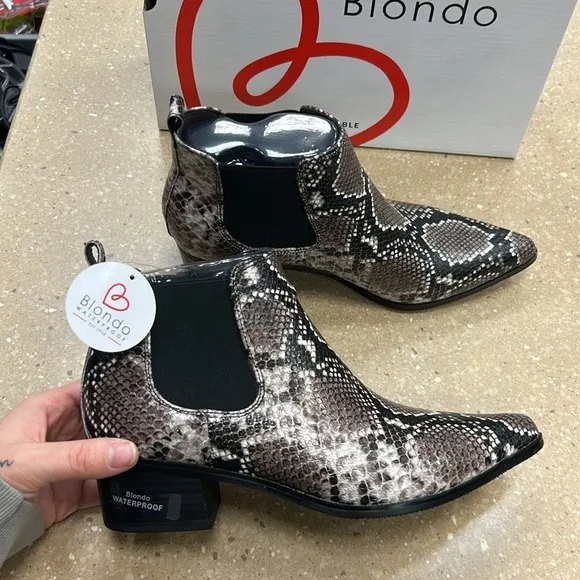 Blondo Ankle Boots NWT Waterproof Brown Snake Leather Emelia Booties