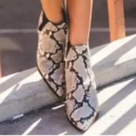 Blondo Ankle Boots NWT Waterproof Brown Snake Leather Emelia Booties