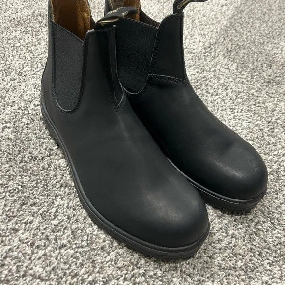 Blundstone Classic 550 Series Chelsea Boot Black Men’s 9 Women’s 11 Outdoor