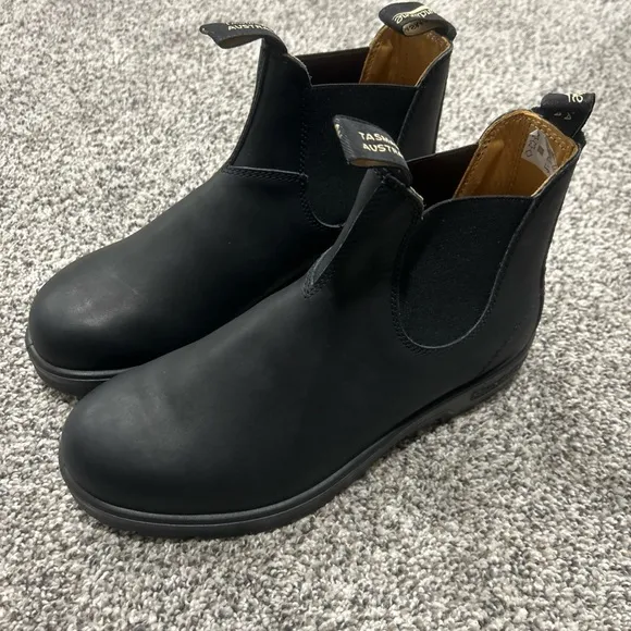 Blundstone Classic 550 Series Chelsea Boot Black Men’s 9 Women’s 11 Outdoor