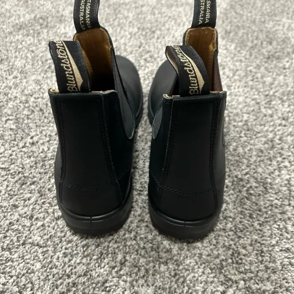 Blundstone Classic 550 Series Chelsea Boot Black Men’s 9 Women’s 11 Outdoor