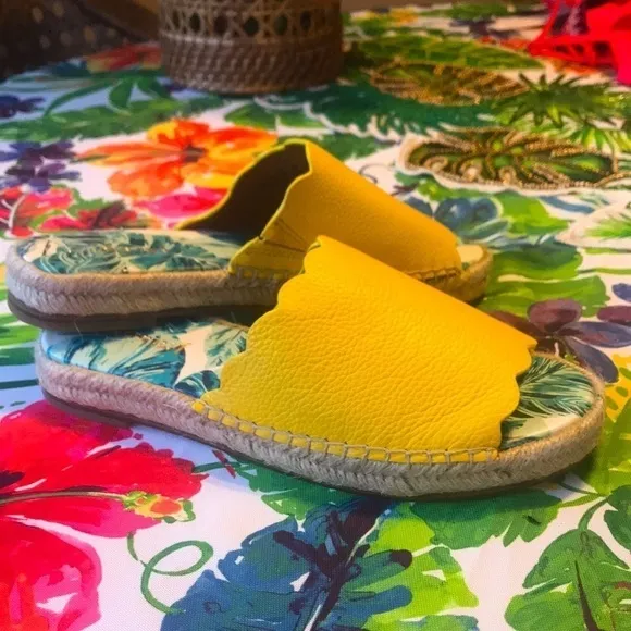 Brand New J. McLaughlin Leather Yellow Sandals