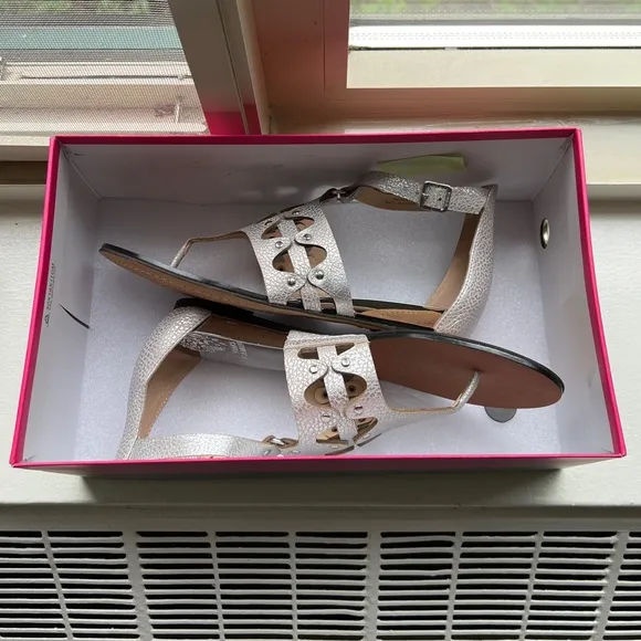 BRAND NEW!!! Size 6 Vince Camuto Sandals