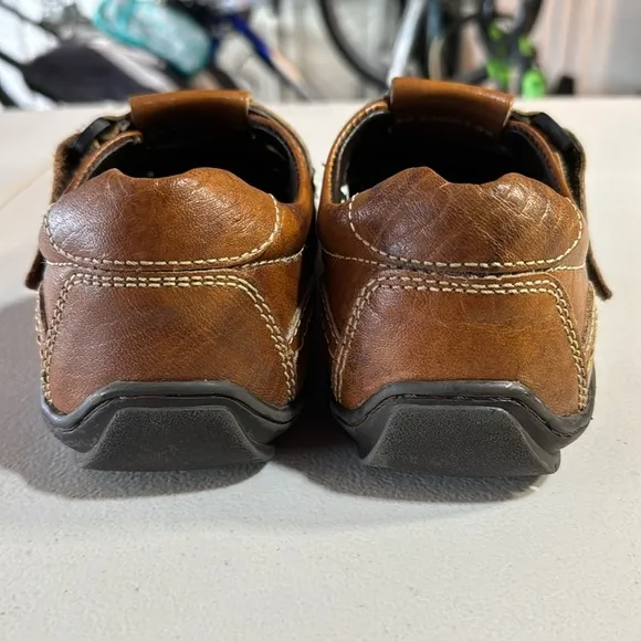 BUCKAROO TAN MEN Z CAMERON LEATHER SANDALS. M 42
