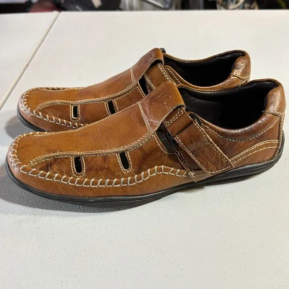 BUCKAROO TAN MEN Z CAMERON LEATHER SANDALS. M 42