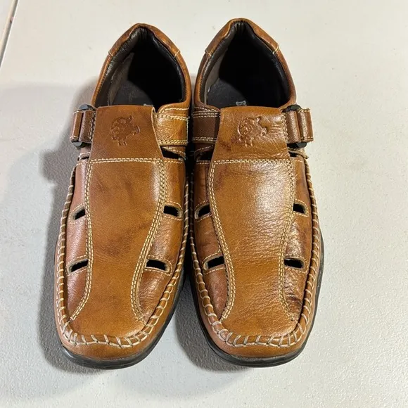 BUCKAROO TAN MEN Z CAMERON LEATHER SANDALS. M 42