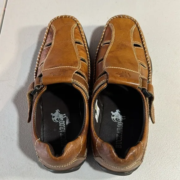 BUCKAROO TAN MEN Z CAMERON LEATHER SANDALS. M 42