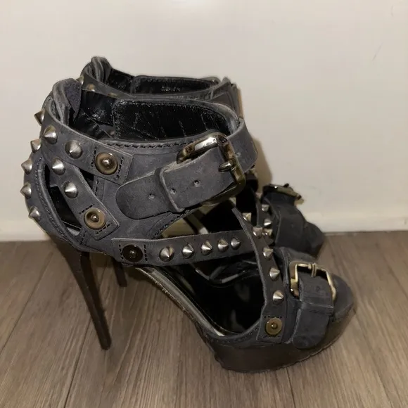 Burberry Leather Studded Accents Black Women's Sandals size 39, US9