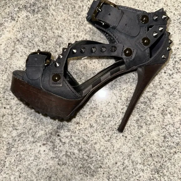 Burberry Leather Studded Accents Black Women's Sandals size 39, US9