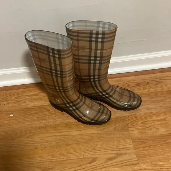 Burberry Tan Plaid Winter &amp; Rain Boots 38 GC