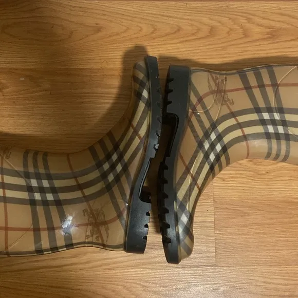 Burberry Tan Plaid Winter &amp; Rain Boots 38 GC