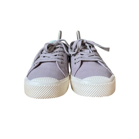 Cariuma Grey Canvas Low Top Sneakers - Women's Size 9