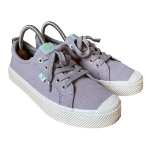 Cariuma Grey Canvas Low Top Sneakers - Women's Size 9