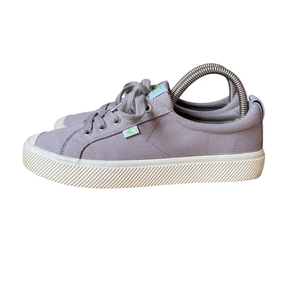 Cariuma Grey Canvas Low Top Sneakers - Women's Size 9