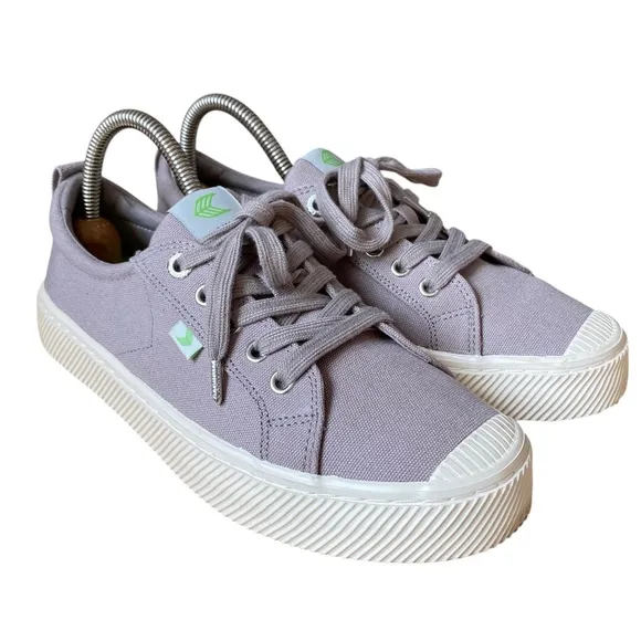 Cariuma Grey Canvas Low Top Sneakers - Women's Size 9