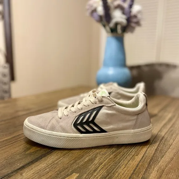 Cariuma Off-White/Black CATIBA PRO Sneakers Men's Size 9.5 - Women's Size 11