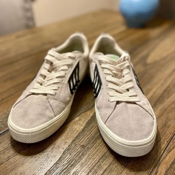 Cariuma Off-White/Black CATIBA PRO Sneakers Men's Size 9.5 - Women's Size 11