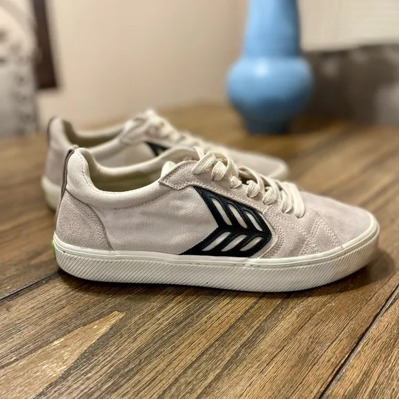 Cariuma Off-White/Black CATIBA PRO Sneakers Men's Size 9.5 - Women's Size 11