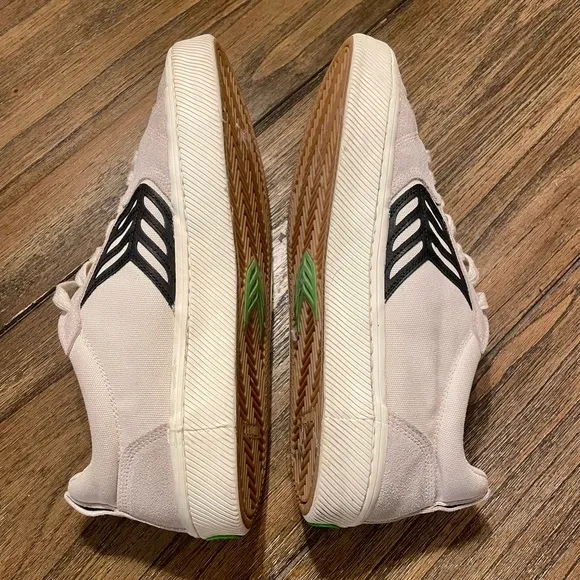 Cariuma Off-White/Black CATIBA PRO Sneakers Men's Size 9.5 - Women's Size 11