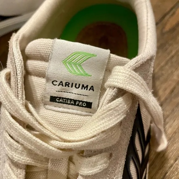 Cariuma Off-White/Black CATIBA PRO Sneakers Men's Size 9.5 - Women's Size 11
