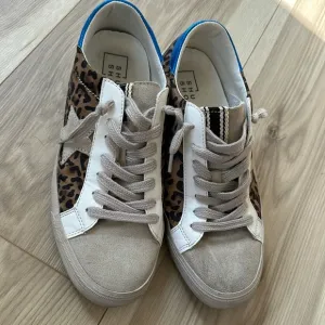 Cheetah/blue sneakers
