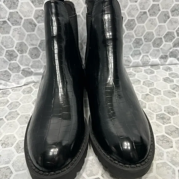 Chunky black boots croc size 10