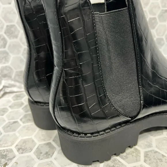Chunky black boots croc size 10