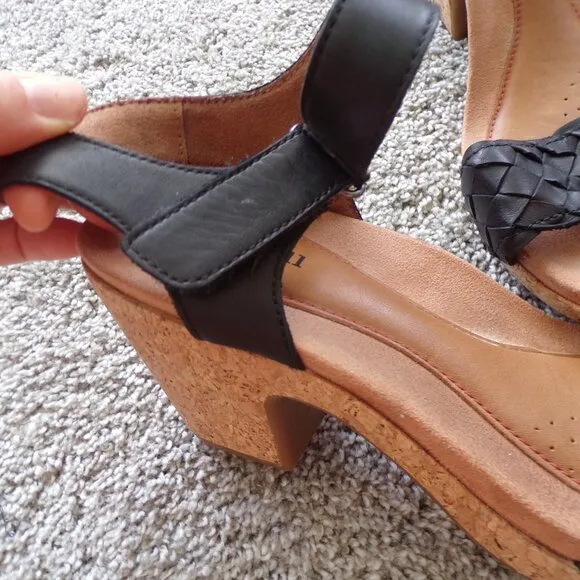 Cobb Hill black leather sandals 10