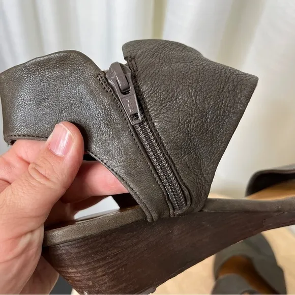 Coclico brown leather wedge sandals
