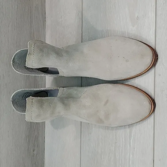 Coconuts By Matisse Women Pronto Ankle Suede Heels boots sz 6M