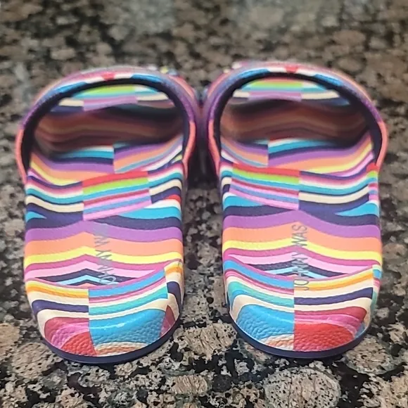 Colorful Chevron Flip-Flop Sandals with Thick Sole