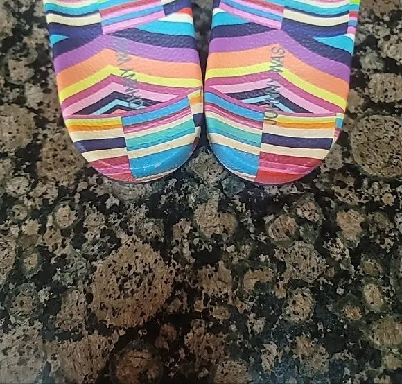 Colorful Chevron Flip-Flop Sandals with Thick Sole