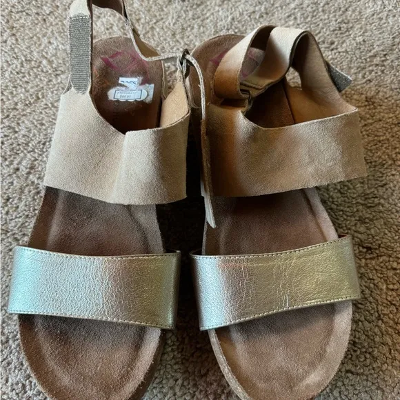 Comfortiva sandals NWT
