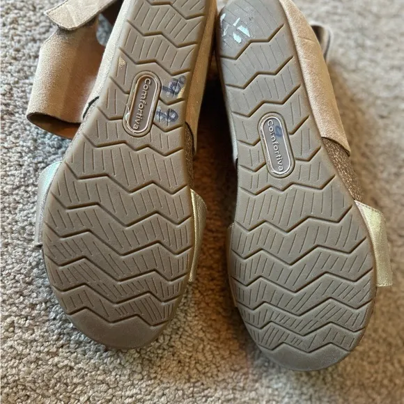 Comfortiva sandals NWT