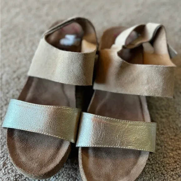 Comfortiva sandals NWT